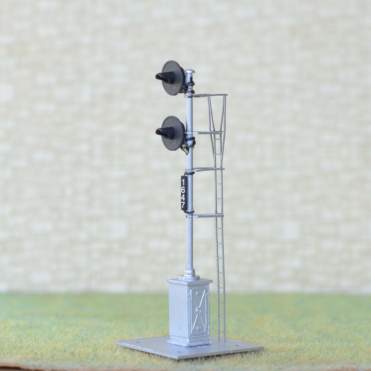 1 x HO scale model railroad 3-colors searchlight signal metal cabinet 2 head #42